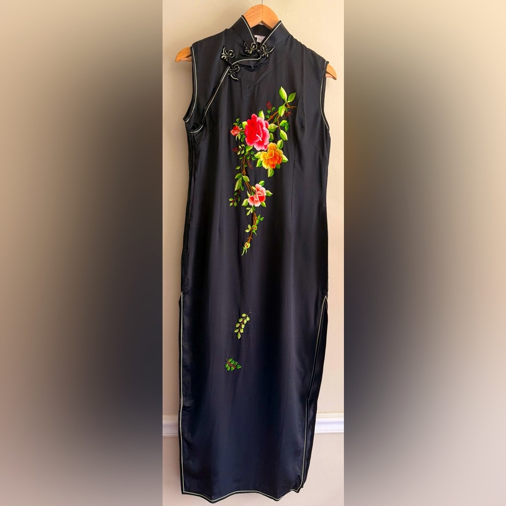 VTG Cheongsam Qipao Silk Black Embroidered Floral Dress
